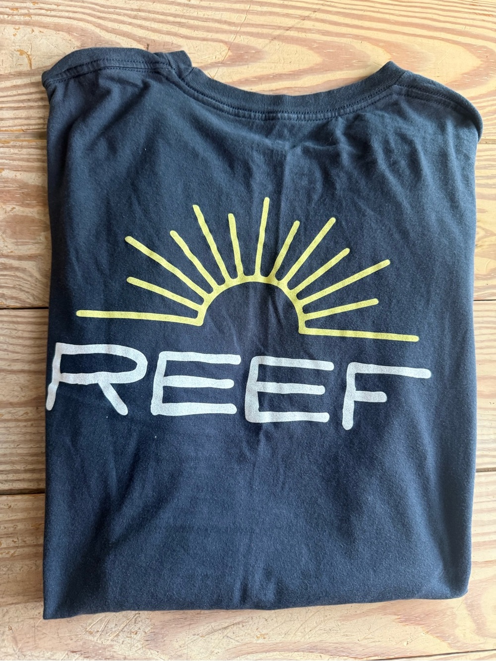 Reef T-shirt size xl